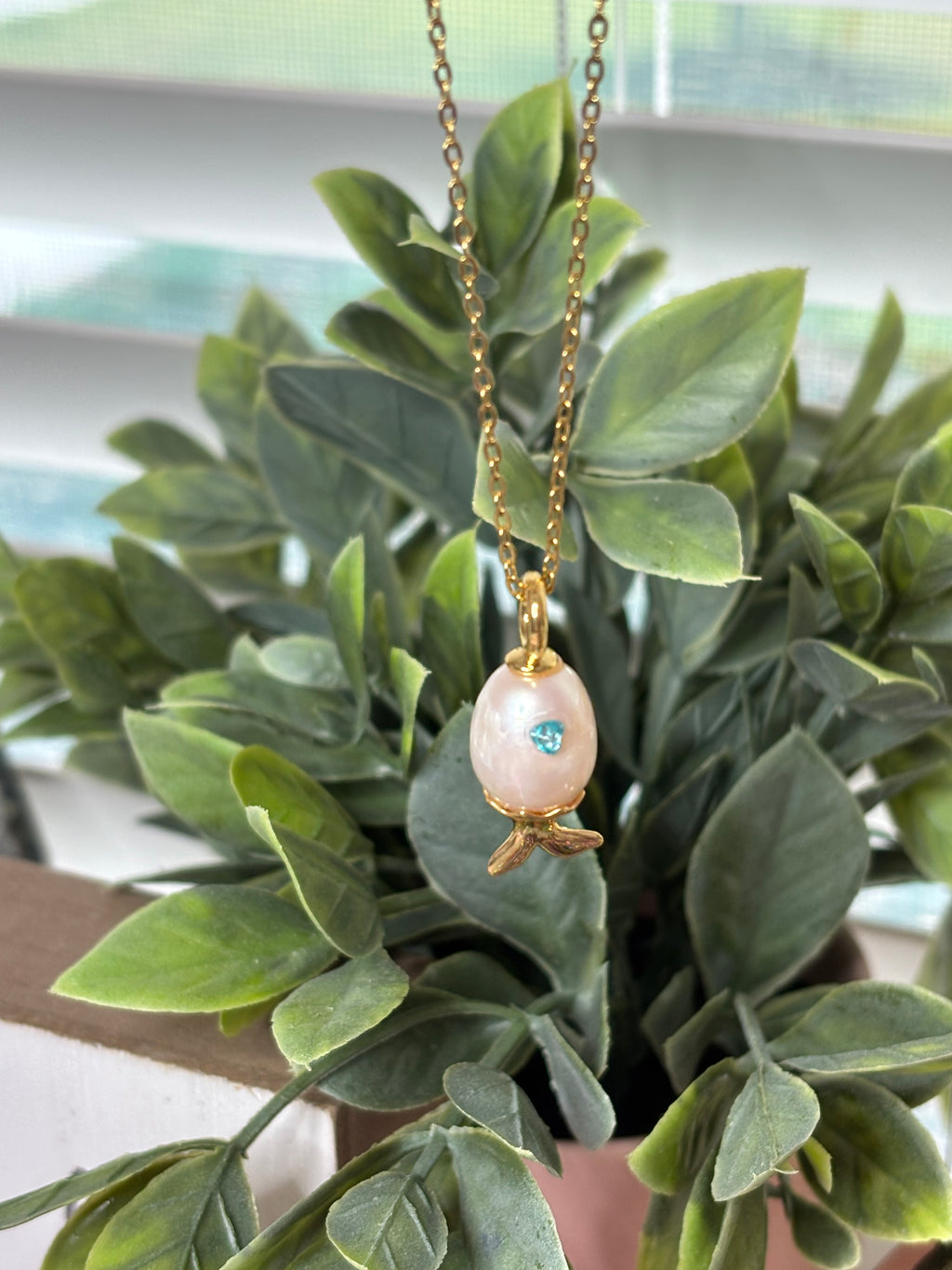 Pearl-Blue Eye Fish