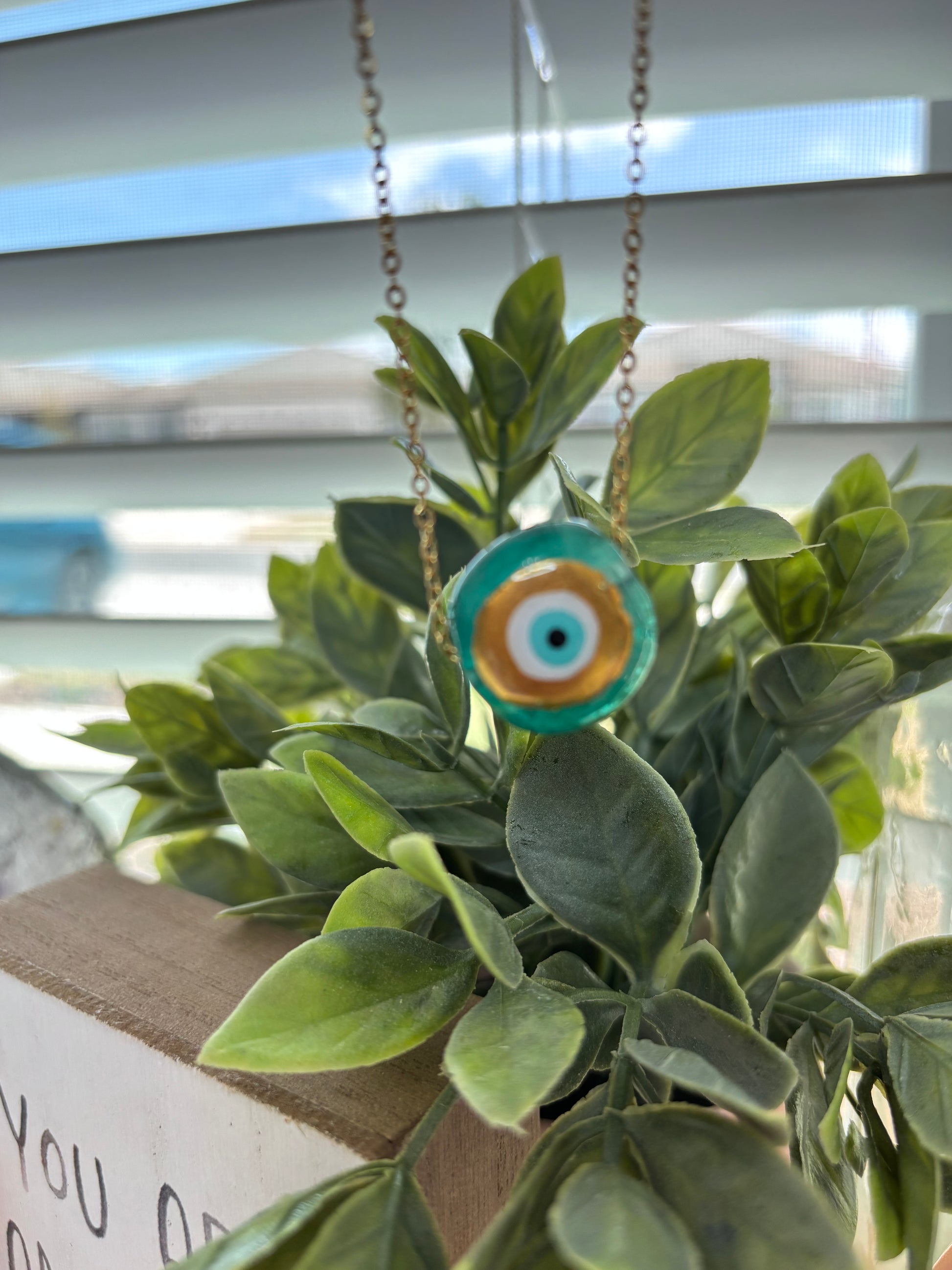 Crystal-Eye Chain